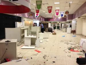  Onda de saques cometidos no centro comercial de Abreu e Lima chocou população Foto: Karoline Fernandes/ JC News