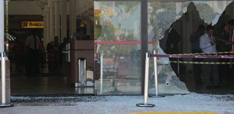 A idosa foi baleada durante tiroteio no Shopping Guararapes, em Jaboatão Foto: Alexandre Gondim/JC Imagem