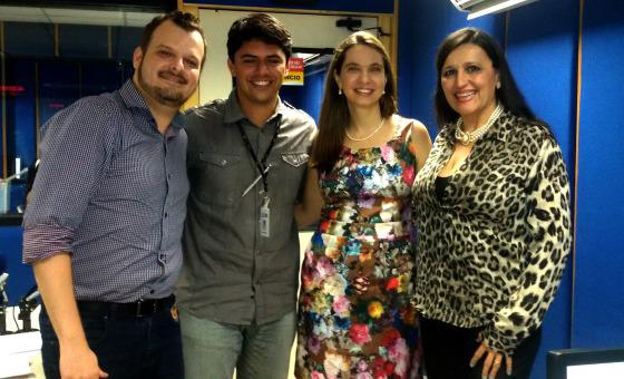 O sociólogo Gustavo Gomes, o apresentador Everson Teixeira, Adriana Barros, psicóloga, e Silvana Melo, sexóloga