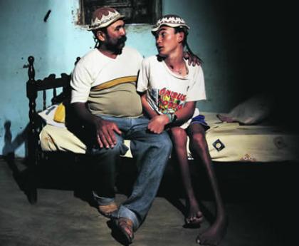 Marciano e o pai, o agricultor João Menezes em 2011. Foto: Série Reencontros/ JC Imgaem